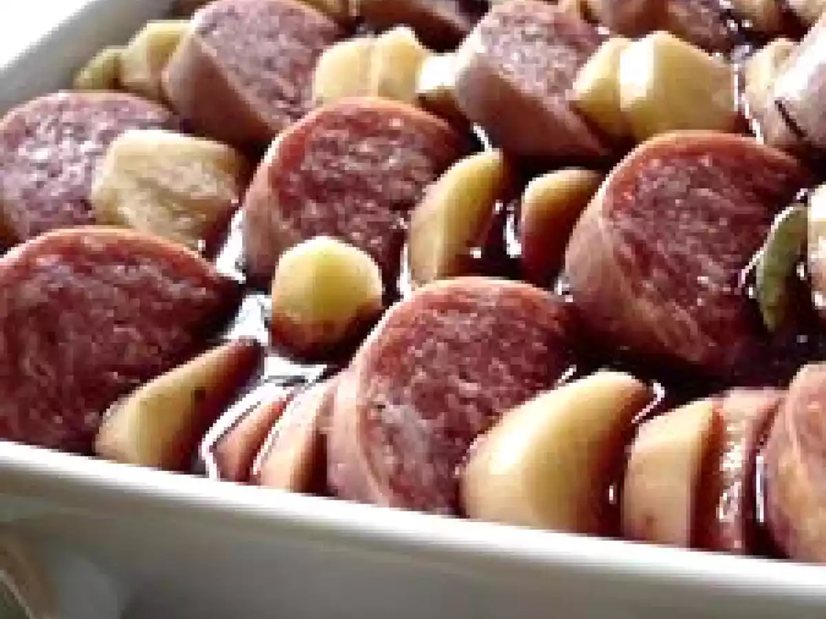 Saucisson, vin et pistache
