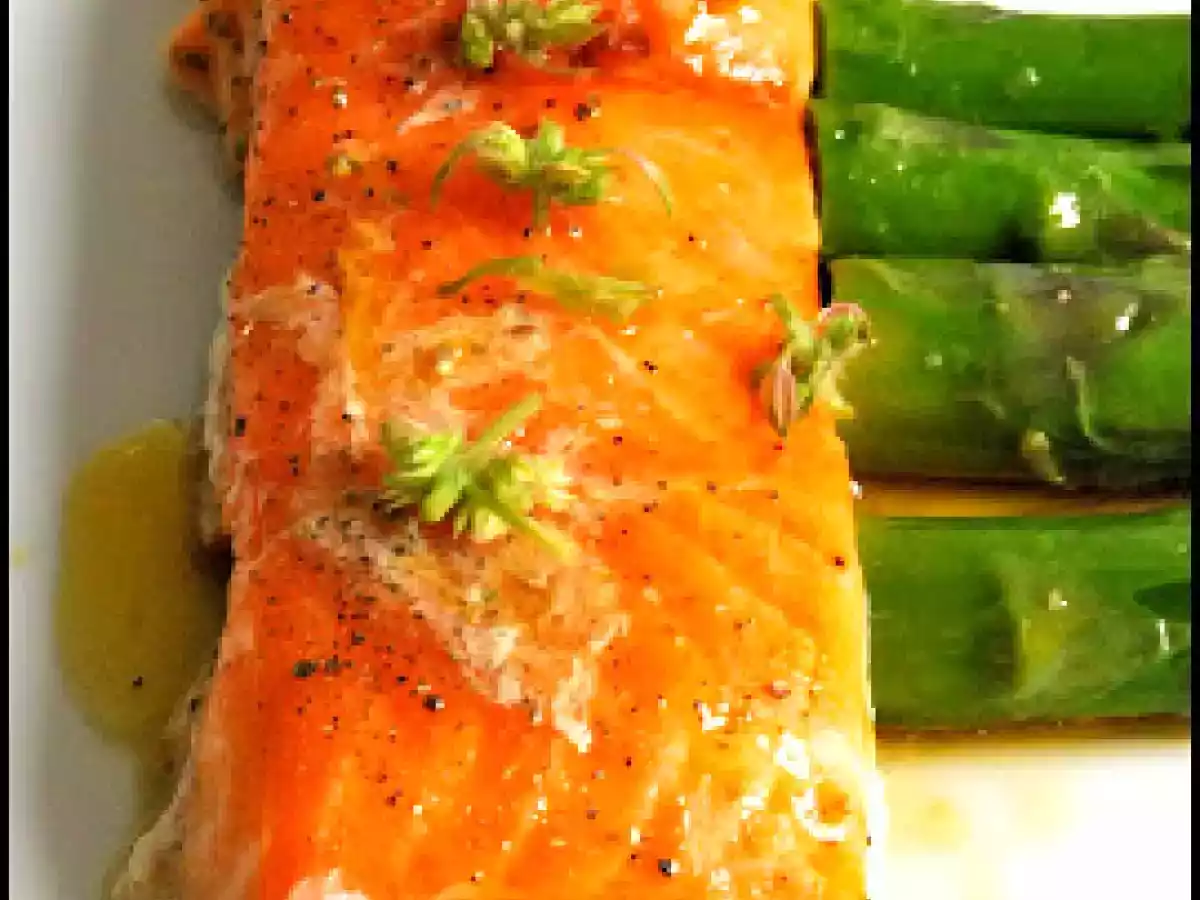 Saumon cuit à basse température, asperges, vinaigrette wasabi-yuzu