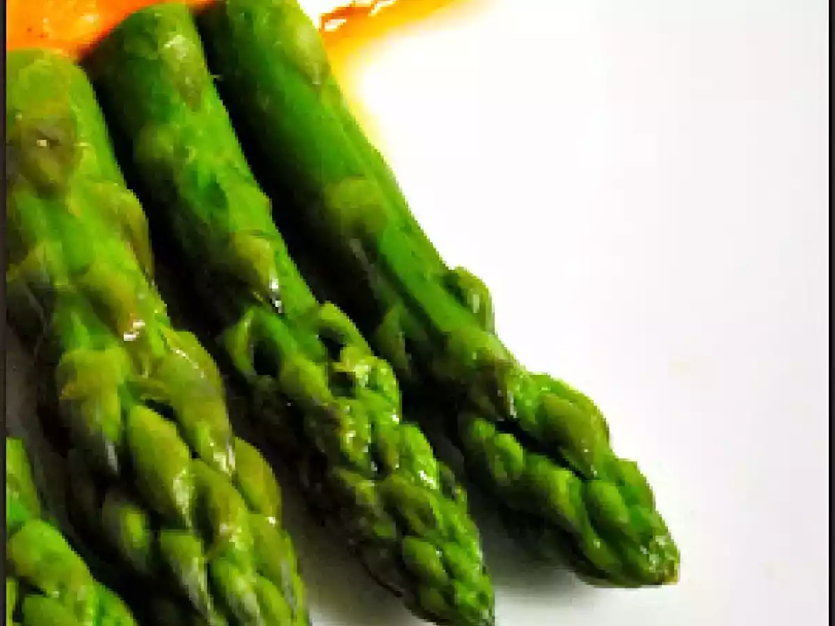 Saumon cuit à basse température, asperges, vinaigrette wasabi-yuzu - photo 2