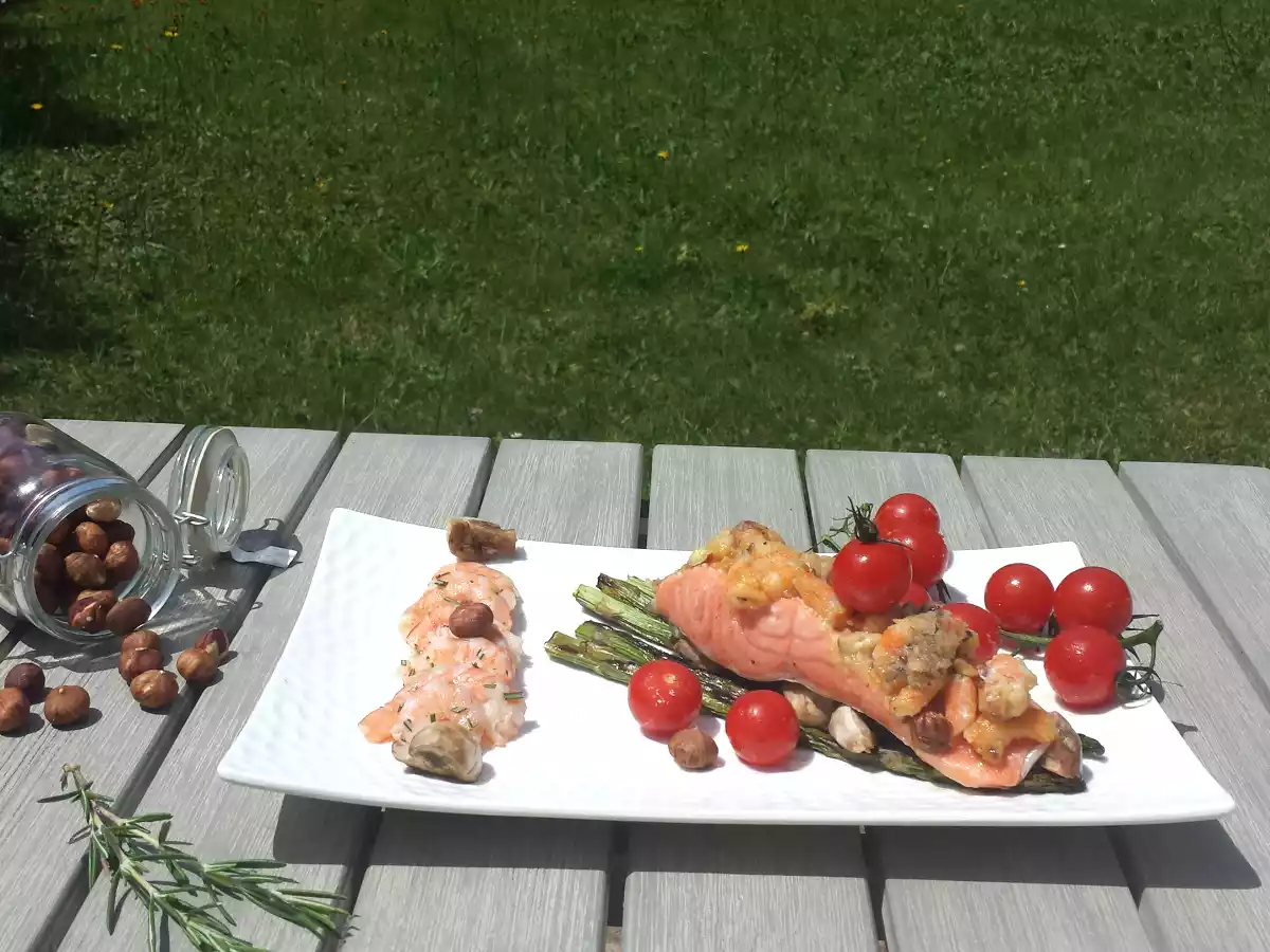 Saumon et légumes en papillote, crumble de crevettes et carpaccio de crevettes