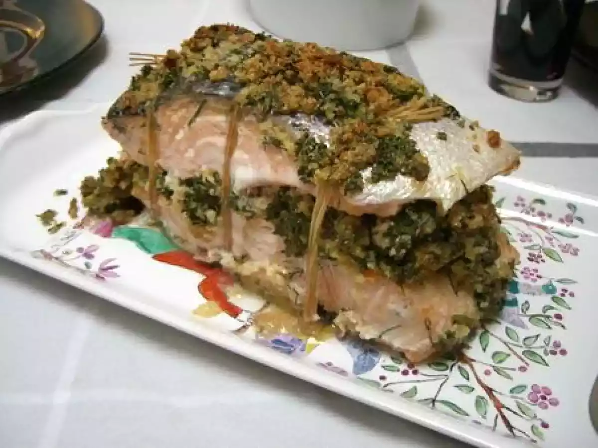 Saumon farci aux herbes et aux amandes
