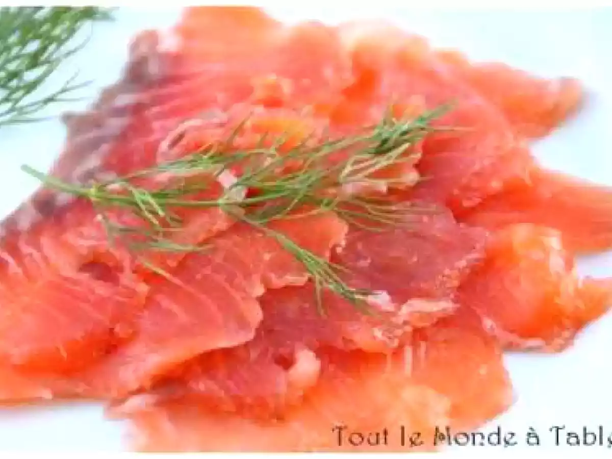 Saumon gravlax : saumon mariné à l'aneth