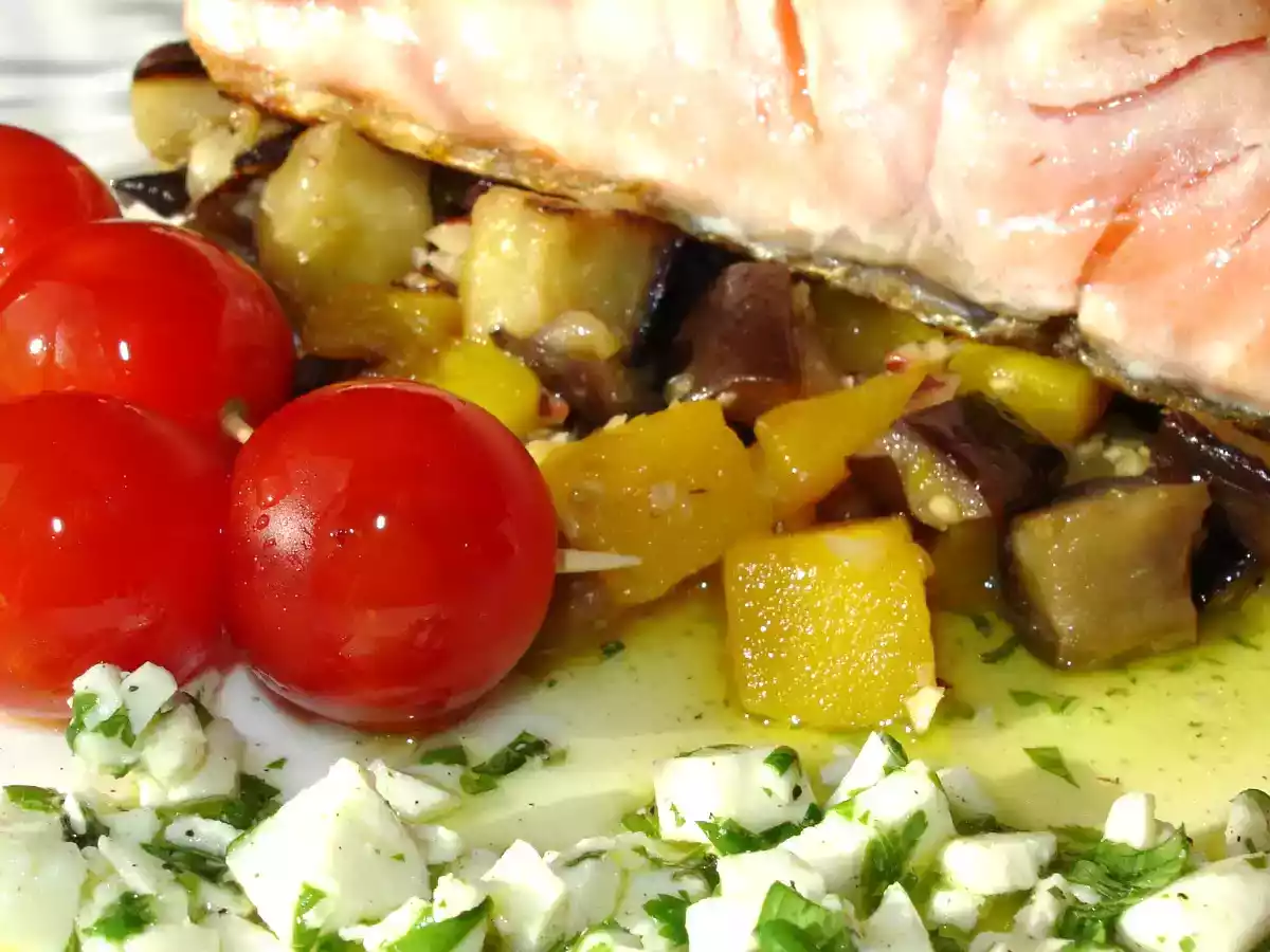 SAUMON GRILLE, MANGUE ET AUBERGINES A LA NOISETTE