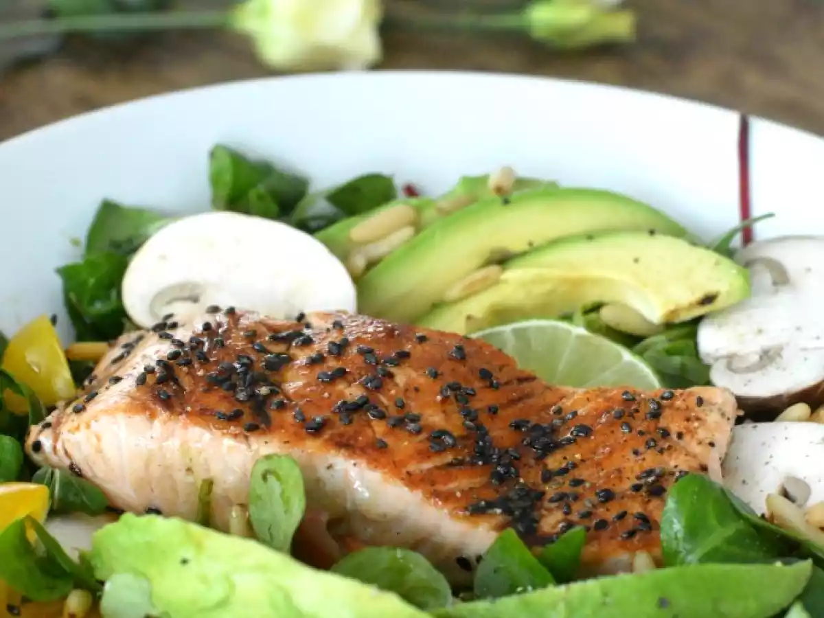 Saumon laqué au vinaigre balsamique, salade vitaminée