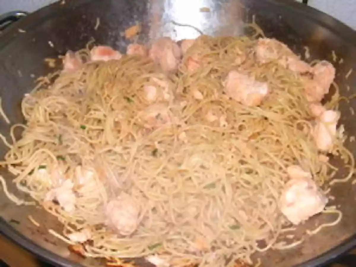 Saumon sauté au wok, nouilles chinoises - photo 2