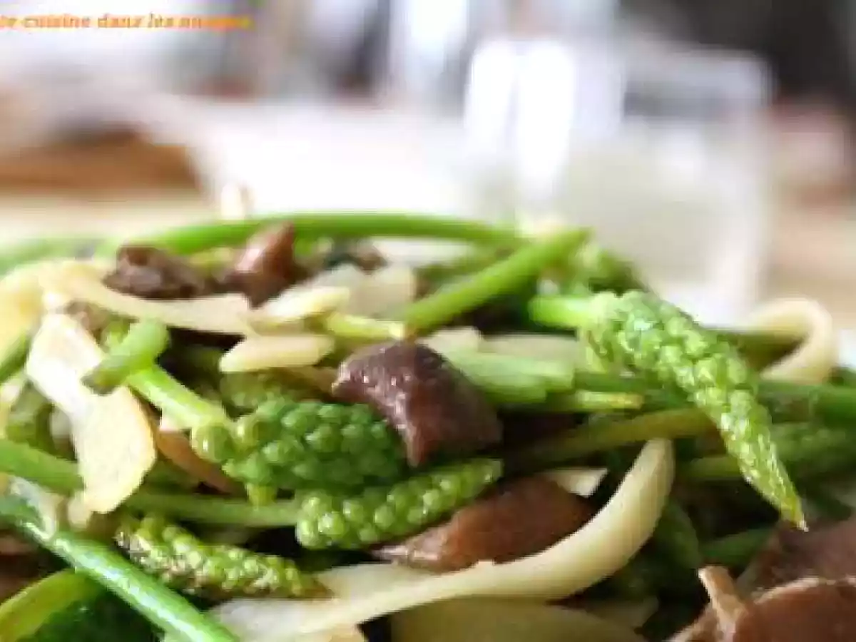 Sauté d'asperges des bois et de mousserons