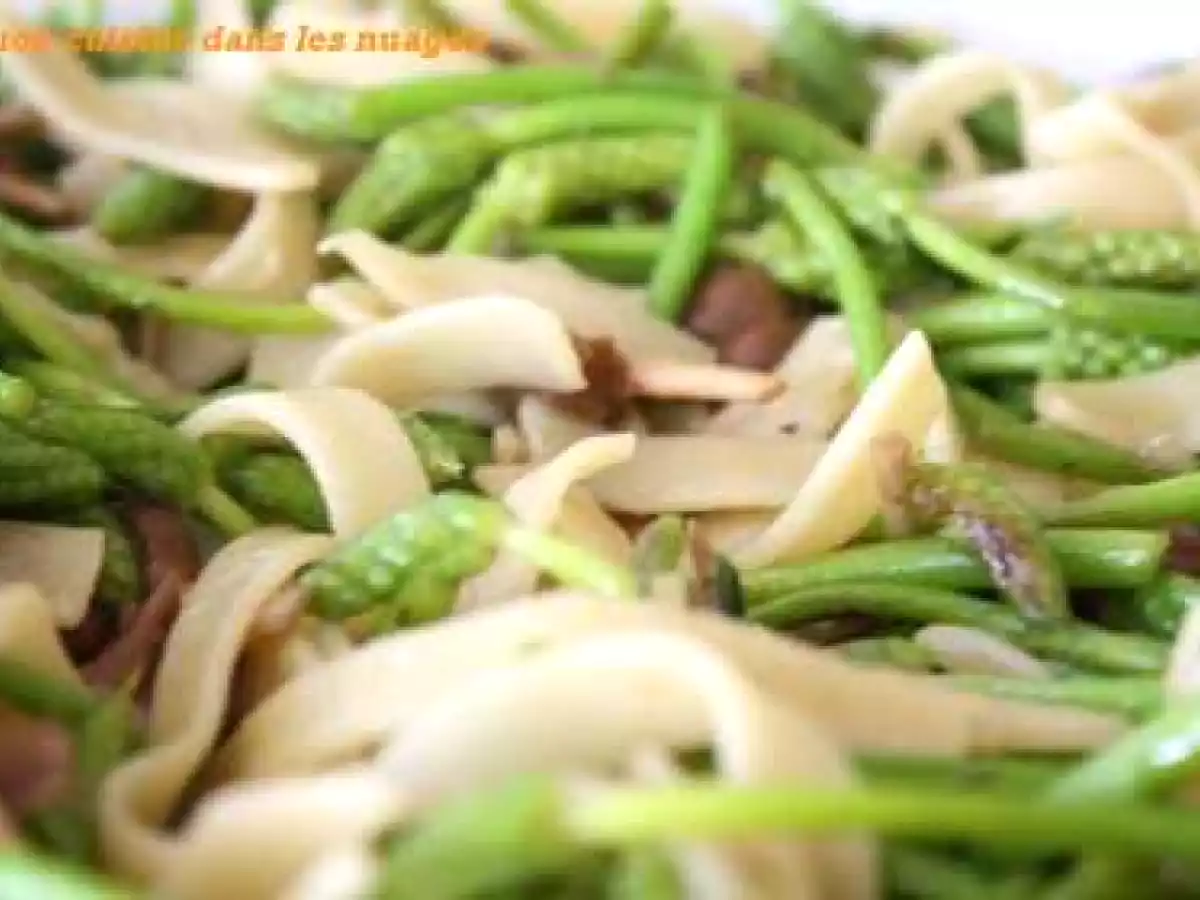 Sauté d'asperges des bois et de mousserons - photo 3