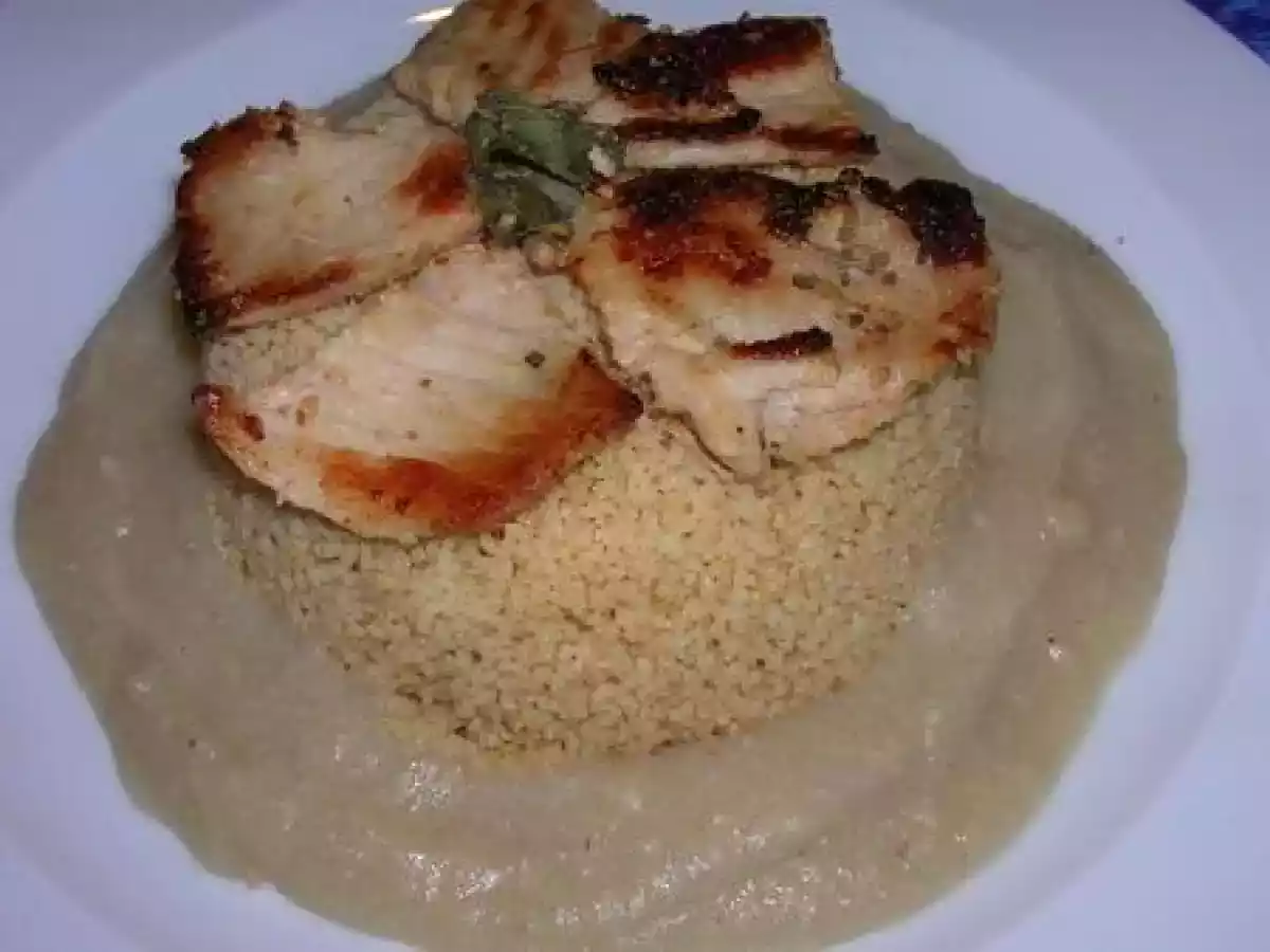 Sauté de porc en sauge sur lit de semoule et sa couronne de saison - photo 2