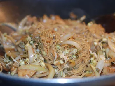 Sauté de Poulet aux nouilles chinoises et graines de soja germée - photo 3