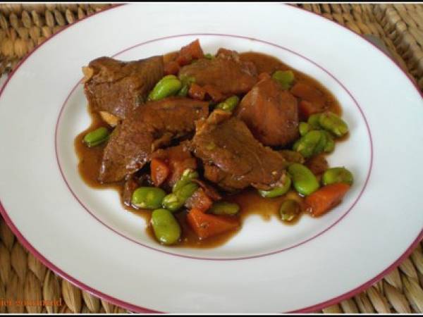 Sauté de veau au cacao et aux vertes fèves