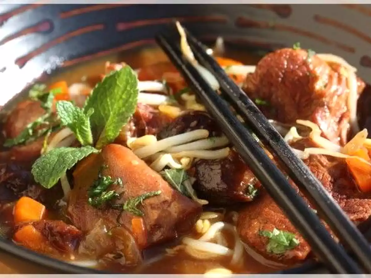 Sauté de veau aux pruneaux, gingembre, menthe