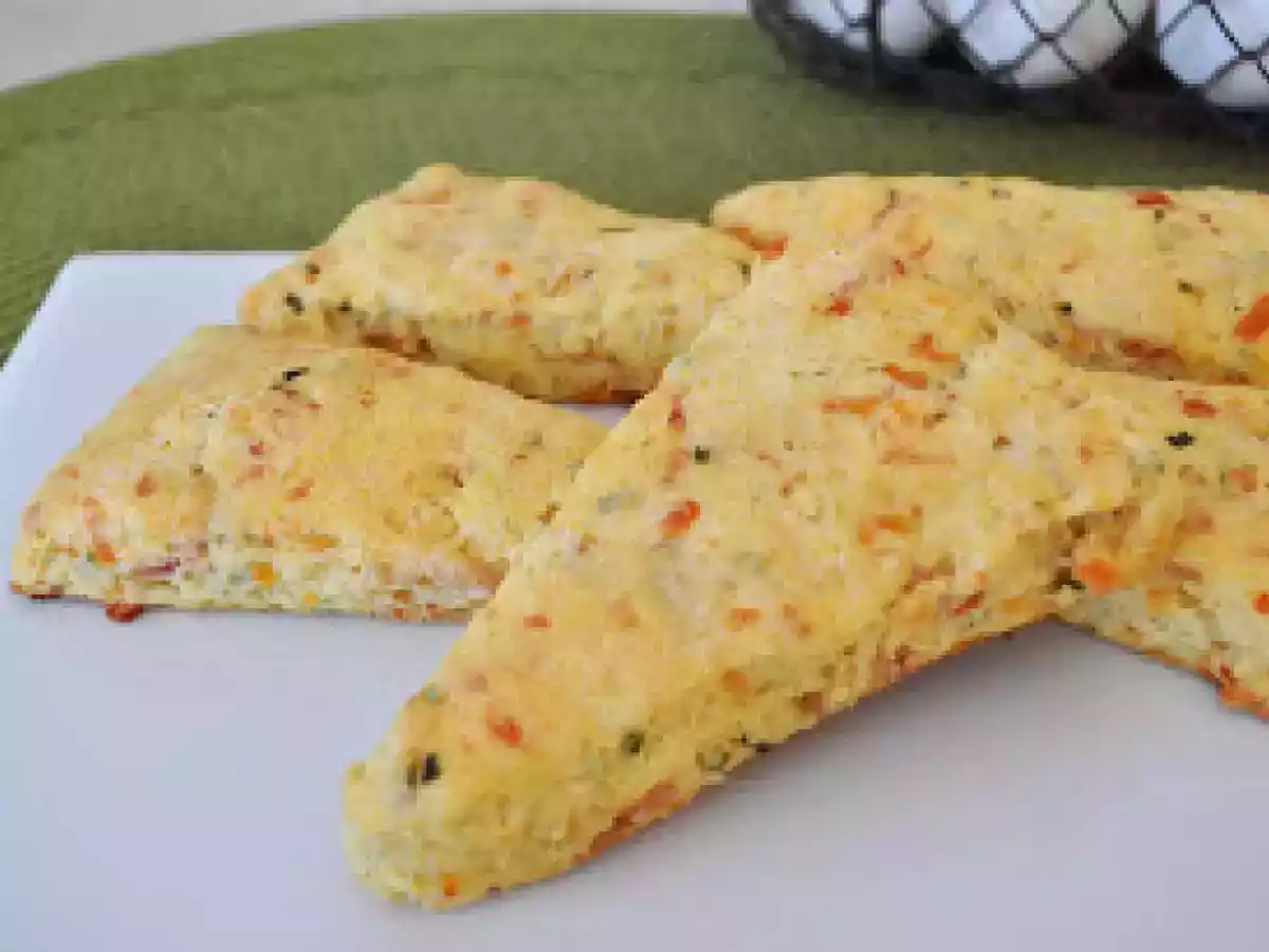 Scones à la farine de maïs, cheddar et jambon