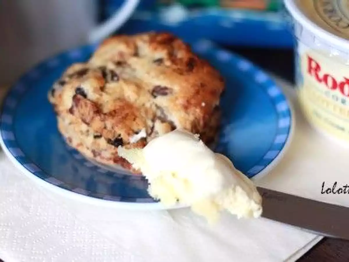 Scones traditionnels aux pruneaux, clotted cream et tout le toutim! - photo 2