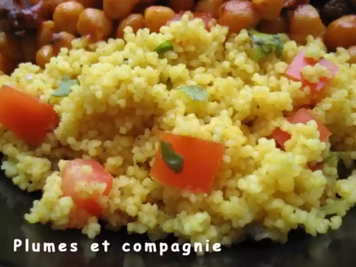 Semoule de blé aux dés de tomate et curcuma