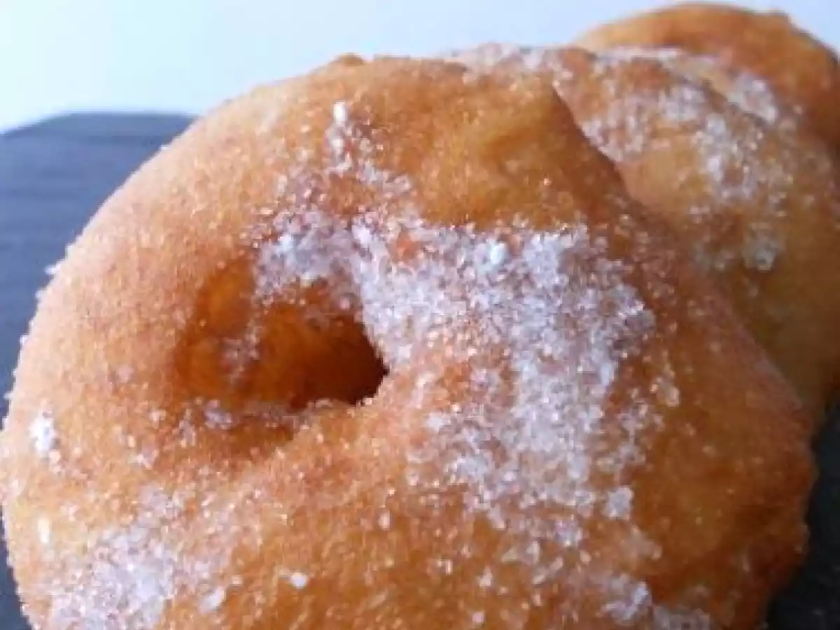 Sfengs, beignets extra légers fourrés aux pommes