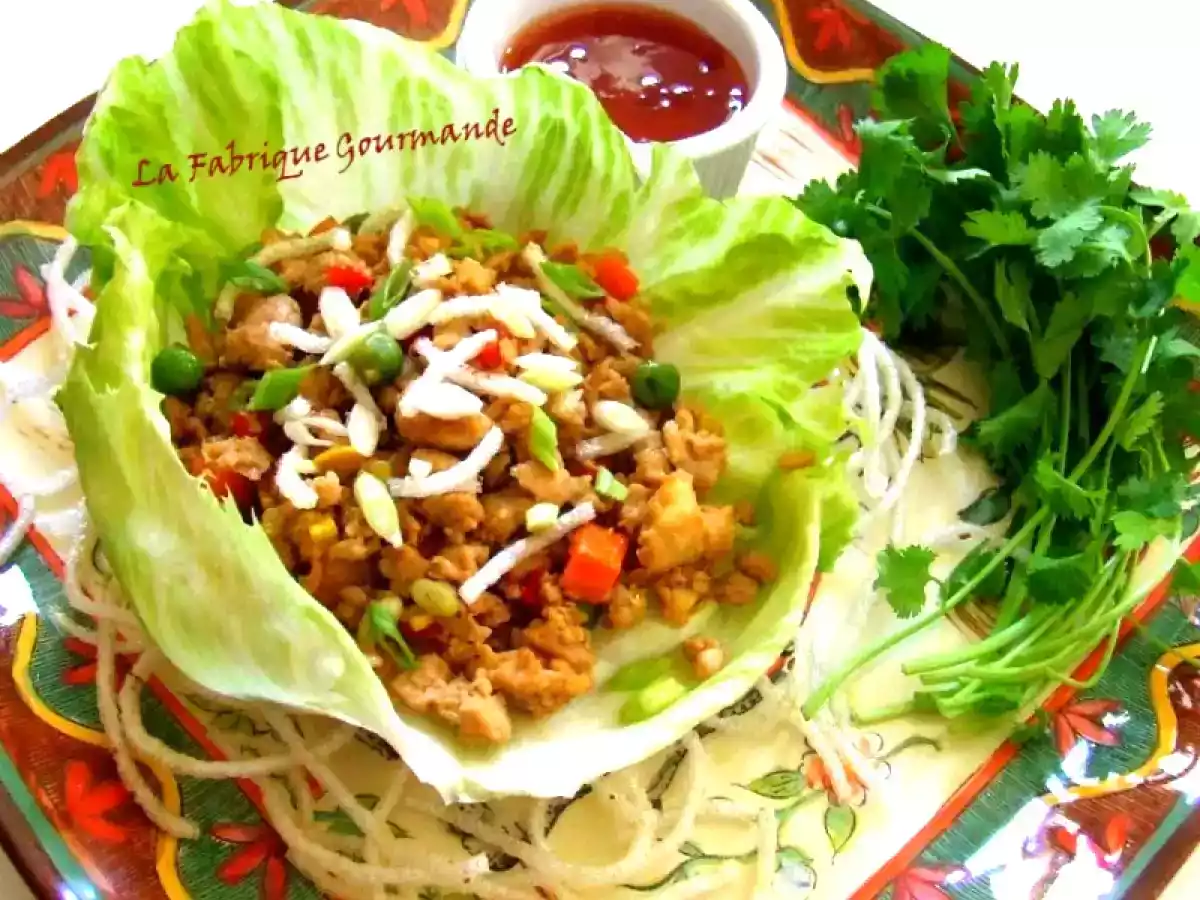 Shēngcài Bāo Chicken Lettuce Wrap Laitue Roulée au poulet