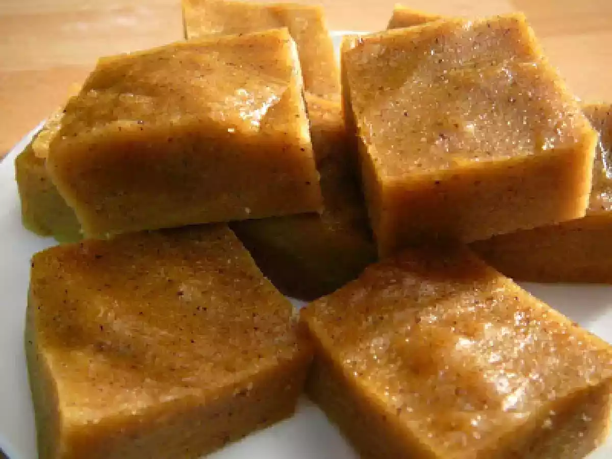 Shingoda halwa! carrés de farine de châtaigne d'eau