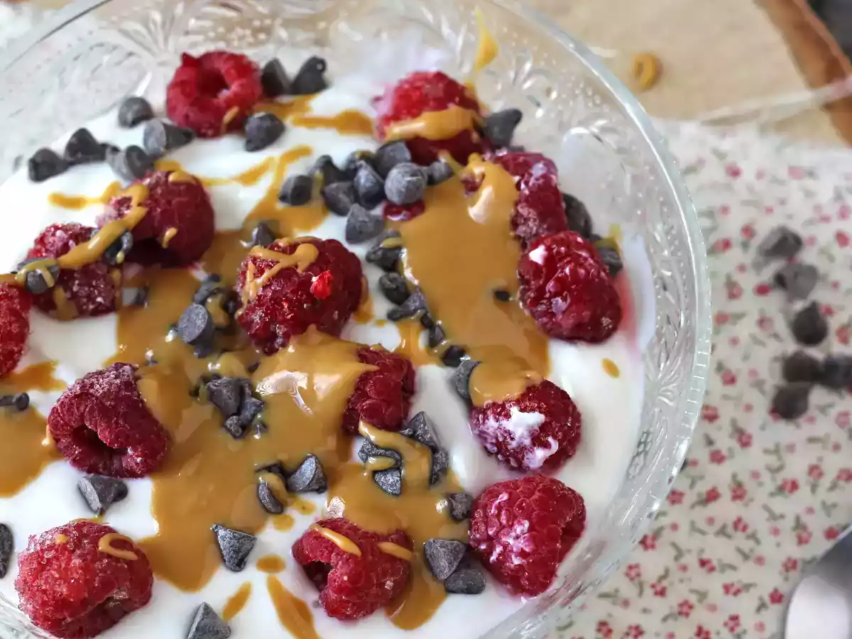 Skyr bowl aux fruits rouges, beurre de cacahuètes et chocolat - photo 2