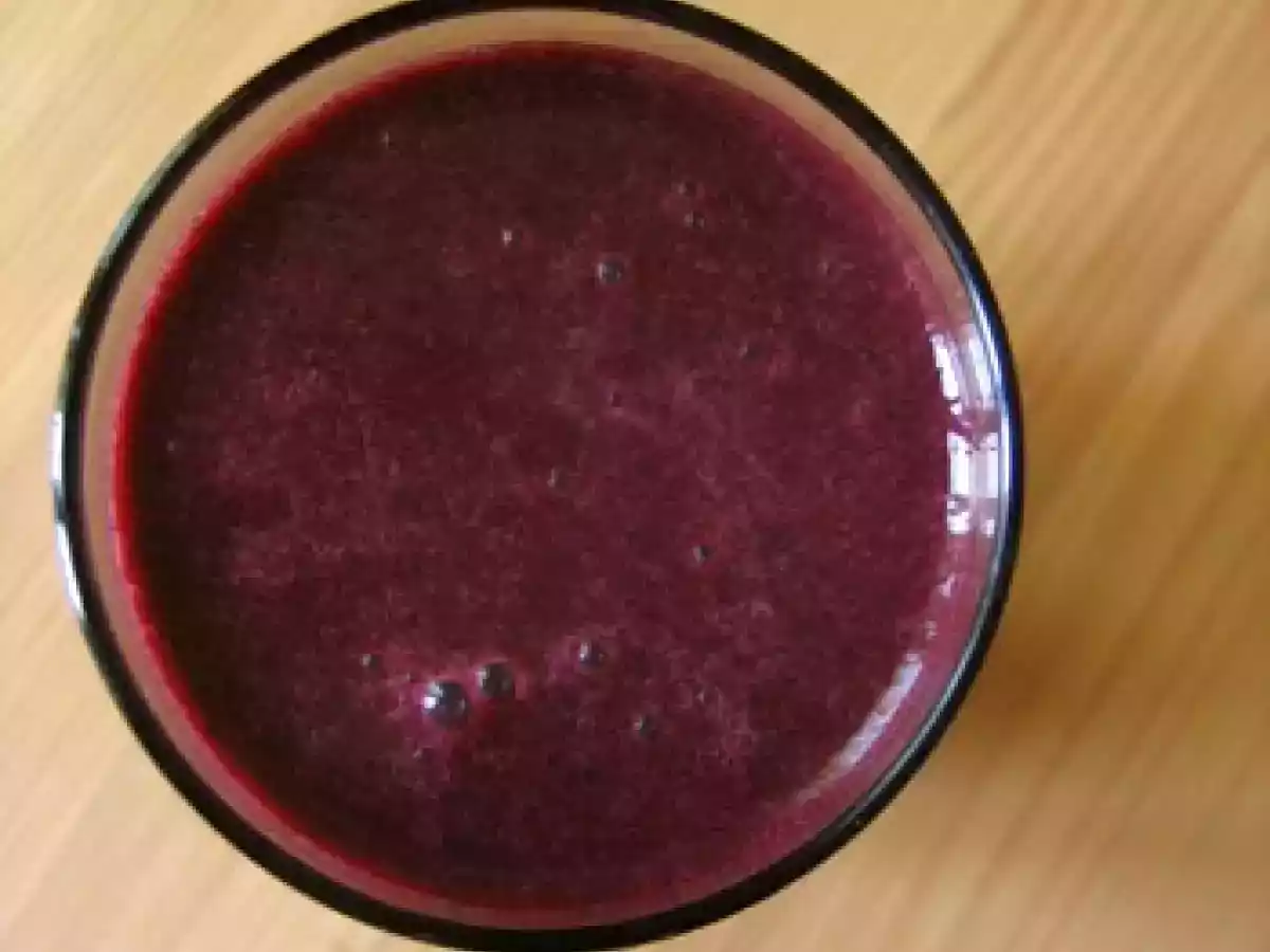 Smoothie glacé aux myrtilles, ou milk shake en fait peu importe le nom ..