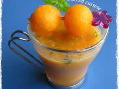 Smoothie pêches, melon & menthe