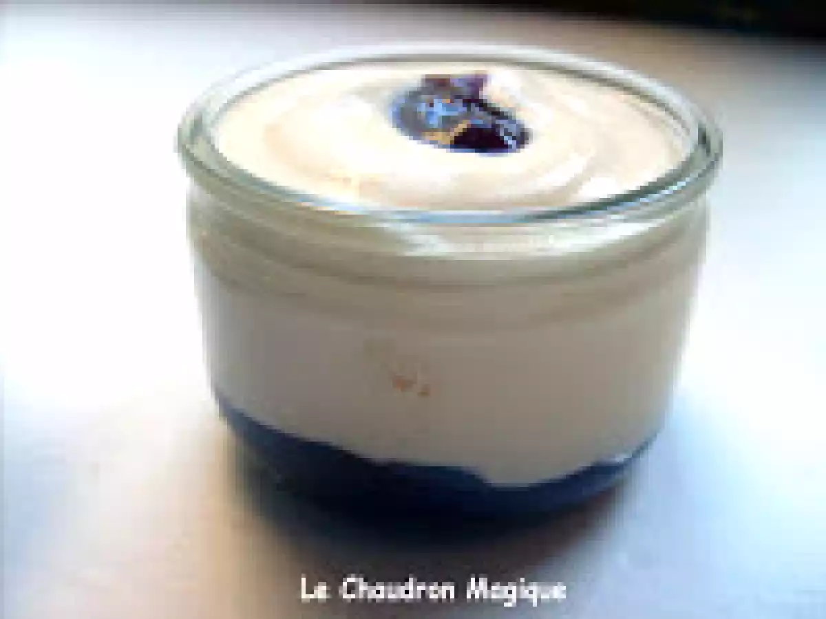 Smoothies cassis accompagné d'une crème de tiramisu.