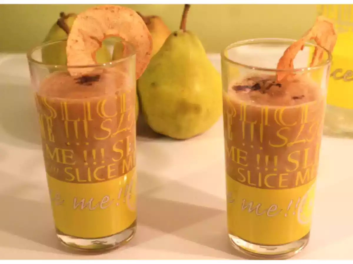 Smoothies pommes poires au miel et à la cannelle