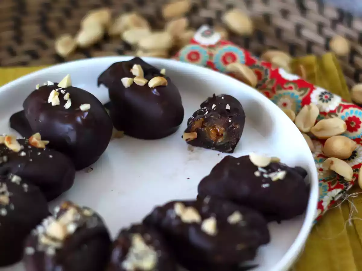 Snickers maison : dattes, cacahuètes et chocolat - l'encas sain sans sucre ajouté - photo 4