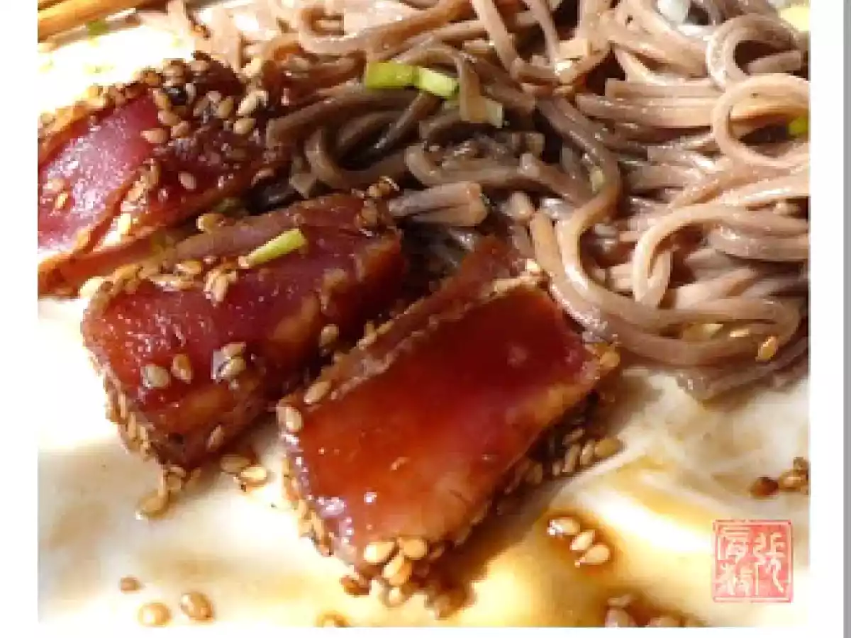 Solitude, chaos & thon rouge mi-cuit au sésame (avec des soba)