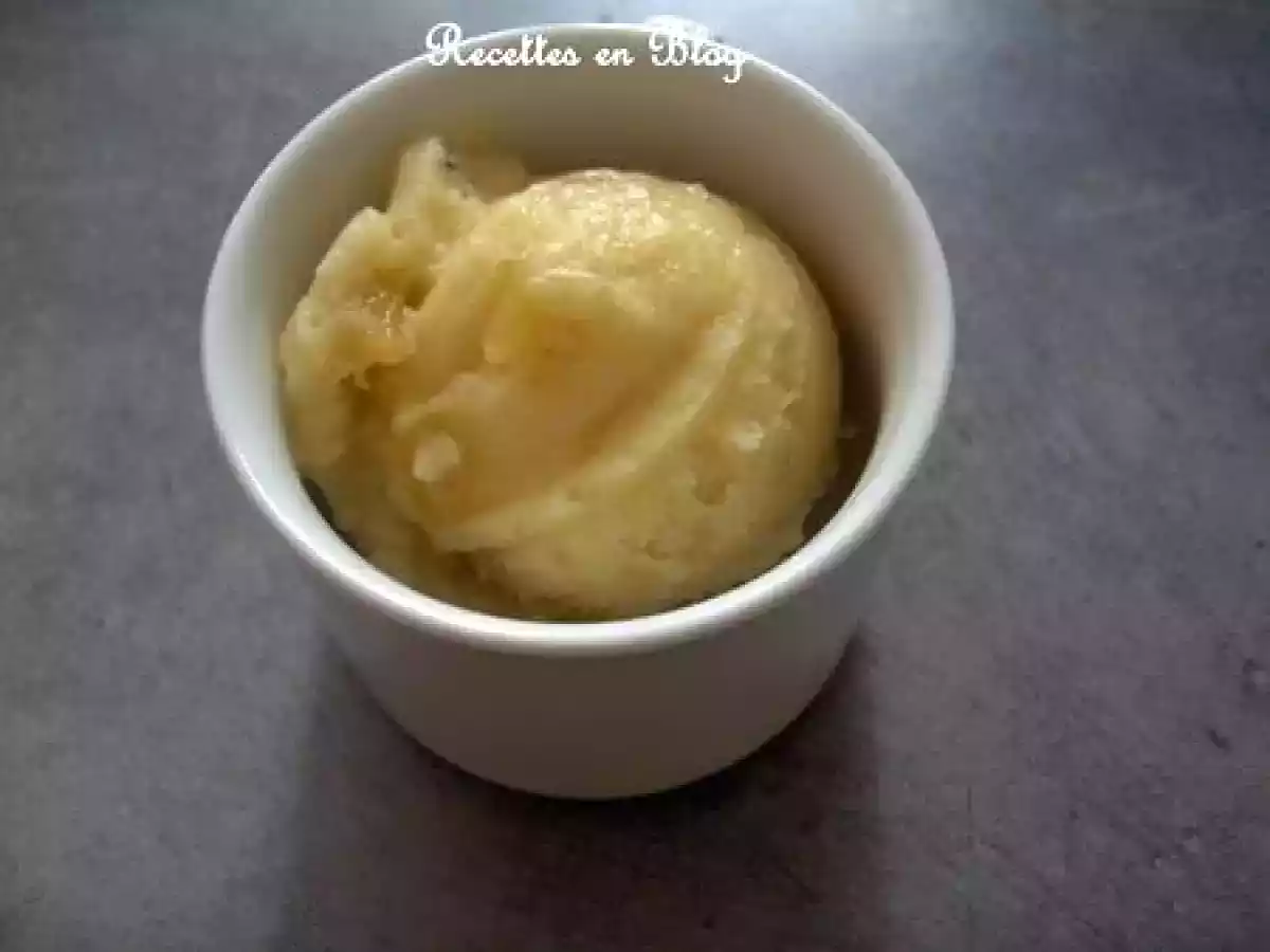 SORBET D'ANANAS FRAIS AUX MORCEAUX CARAMELISES A LA CARDAMOME