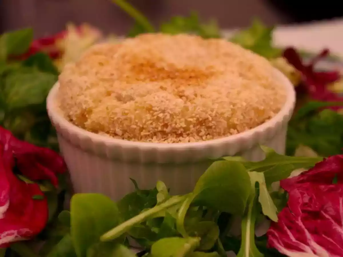 Soufflé de purée aux miettes de saumon