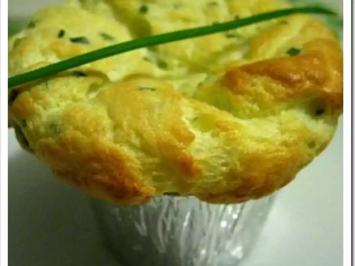 Soufflés légers, légers au fromage de chévre et à la ciboulette...