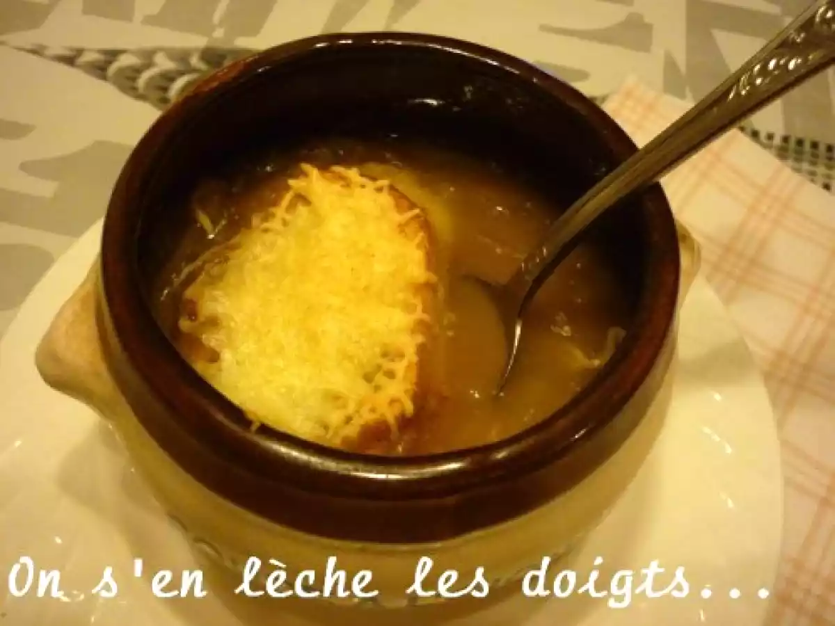 Soupe à l'oignon gratinée