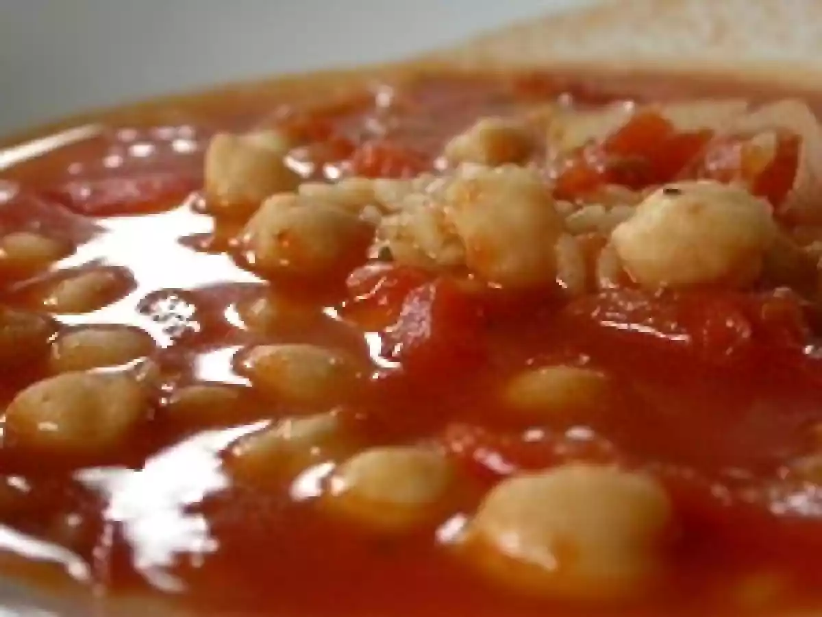 Soupe à la tomate et aux pois chiche