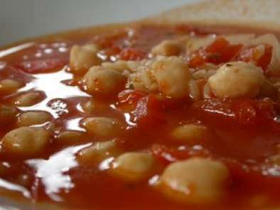 Soupe à la tomate et aux pois chiche
