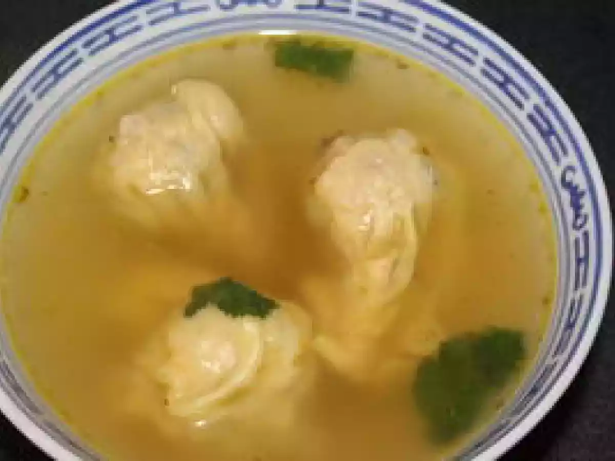 Soupe asiatique raviolis porc / crevettes