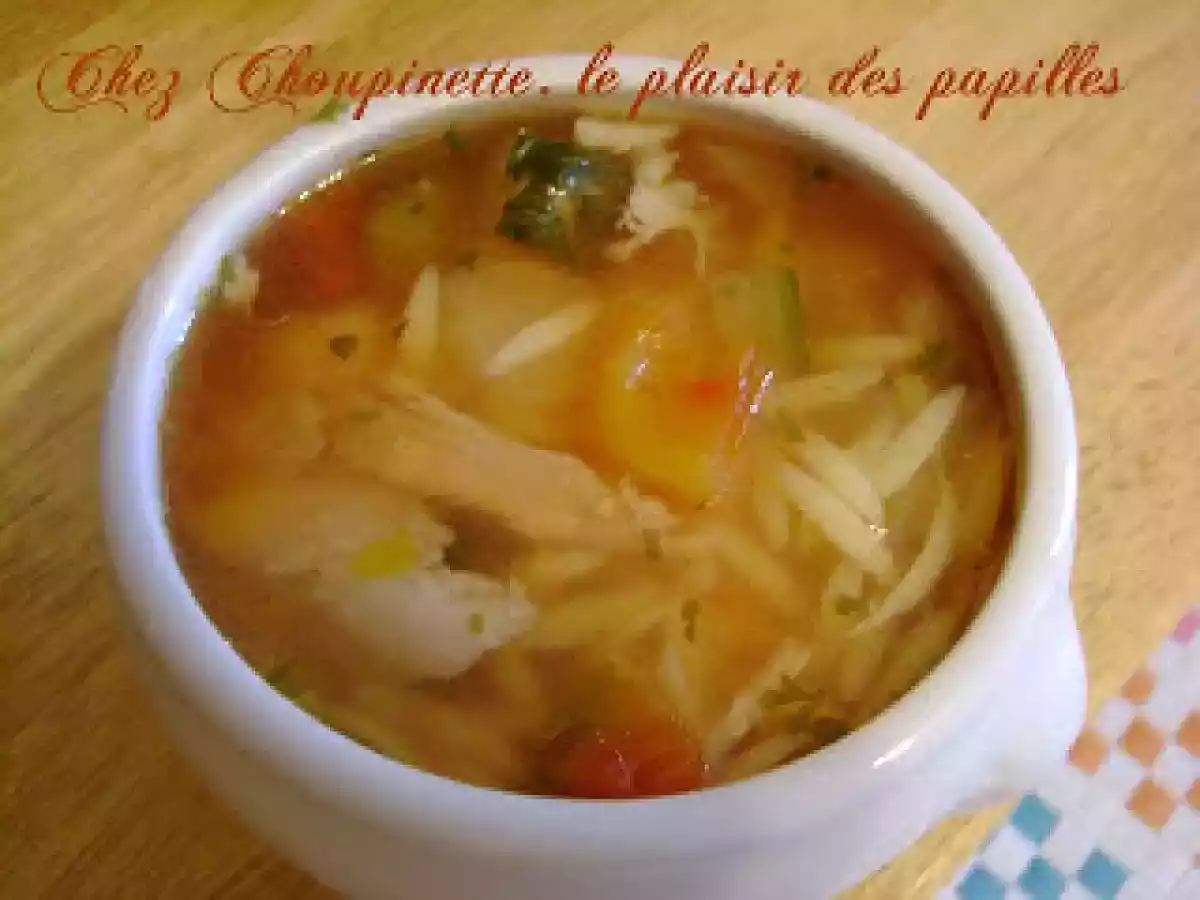 Soupe au poulet et légumes méditéranéens