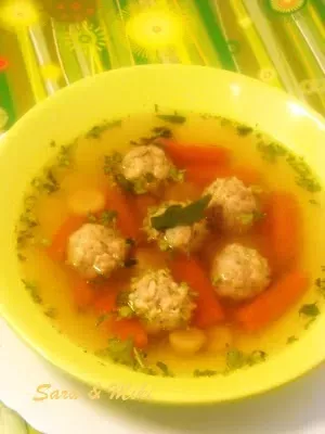 Soupe tomate-carotte aux boulettes italiennes