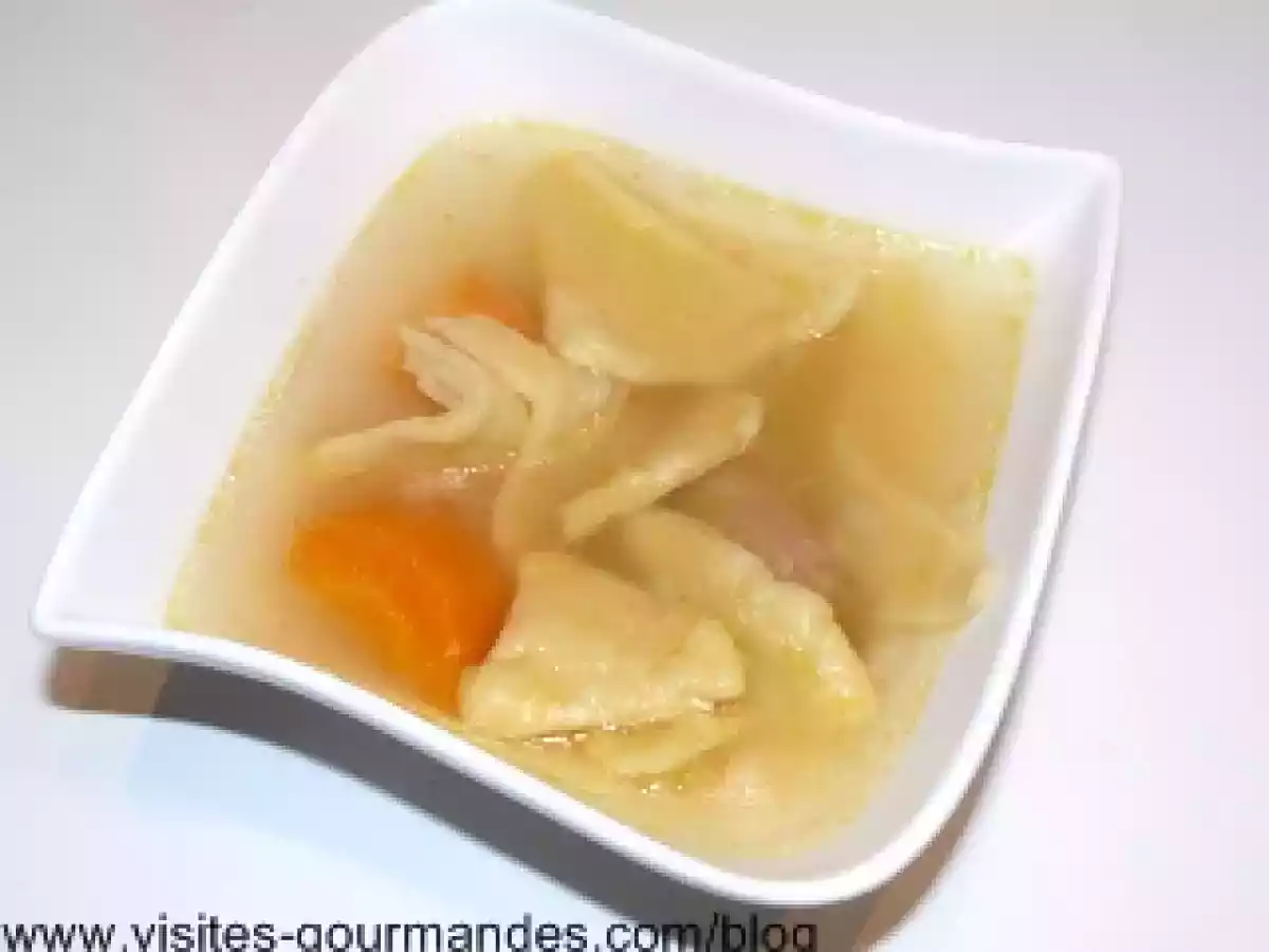 Soupe aux chipolatas et pates maison par Lucie