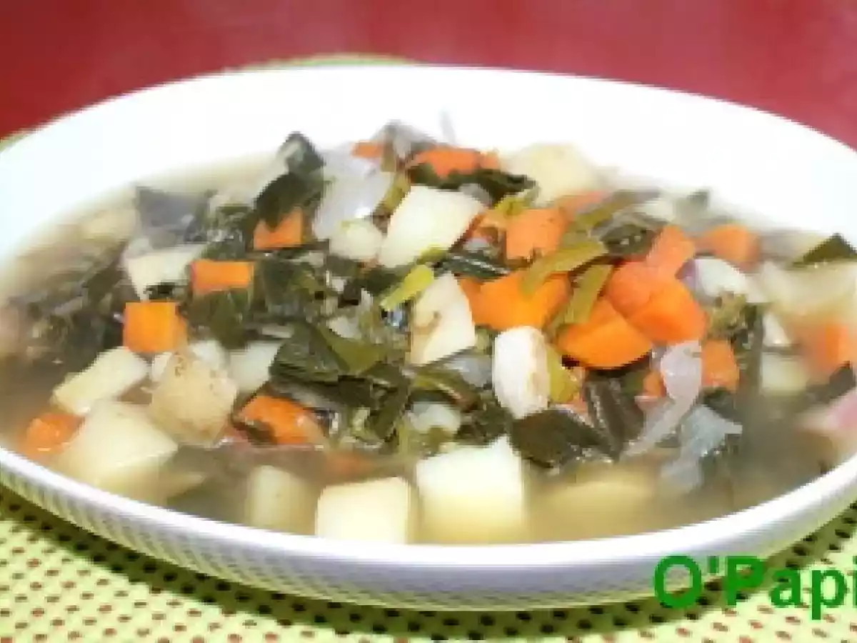 Soupe aux fanes de radis et de poireaux