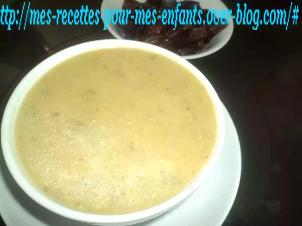 Soupe aux lentilles corail et à la viande hachée