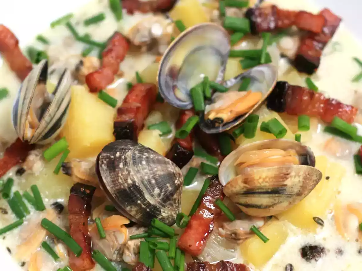 Soupe aux palourdes, patates & petits lardons