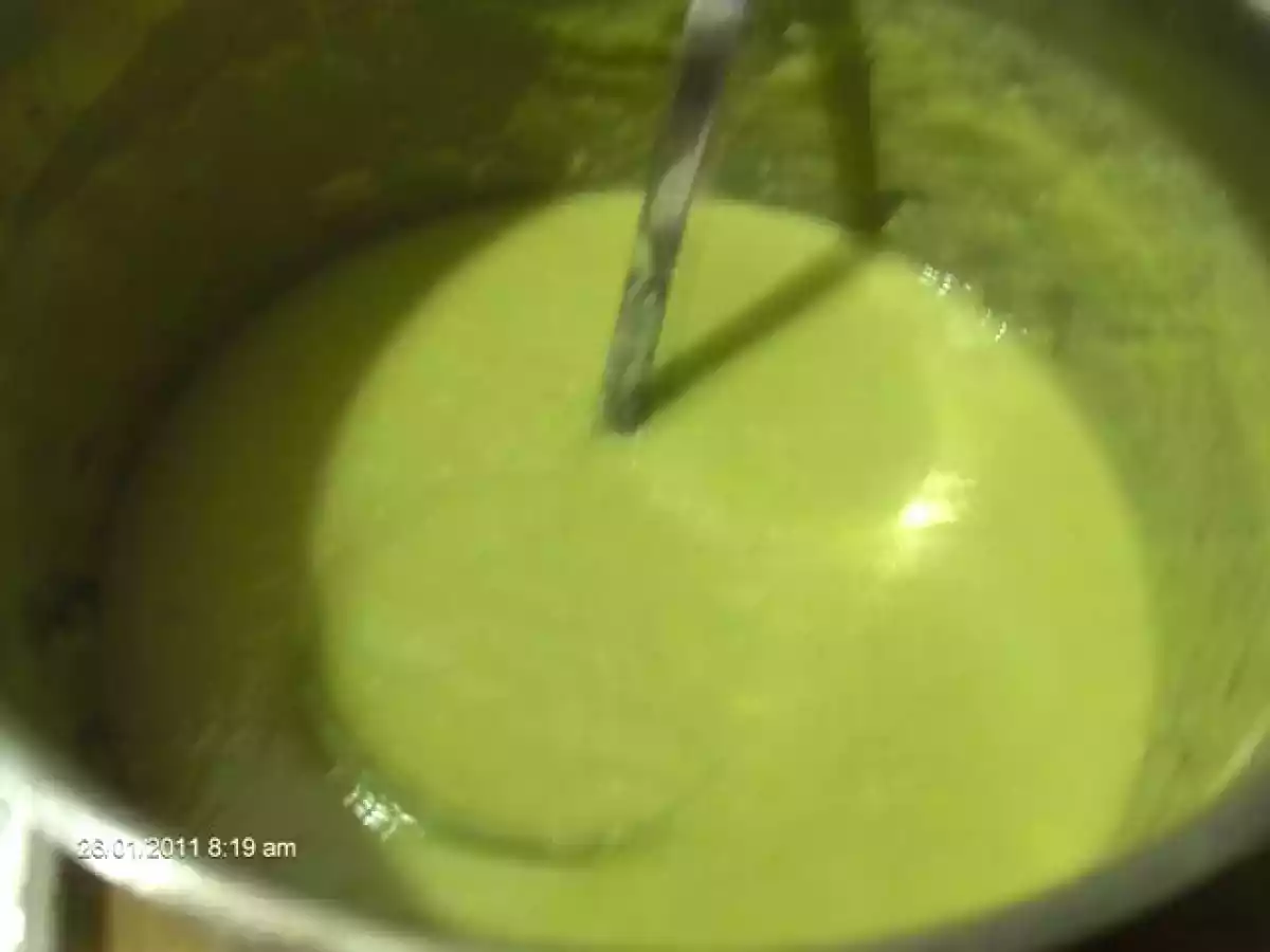 Soupe aux poireaux et aux pois chiches