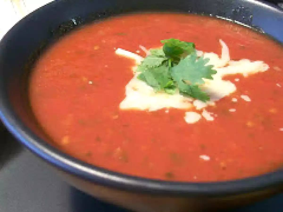 Soupe aux tomates, poivron et à la coriandre de Moi & La Cuisine