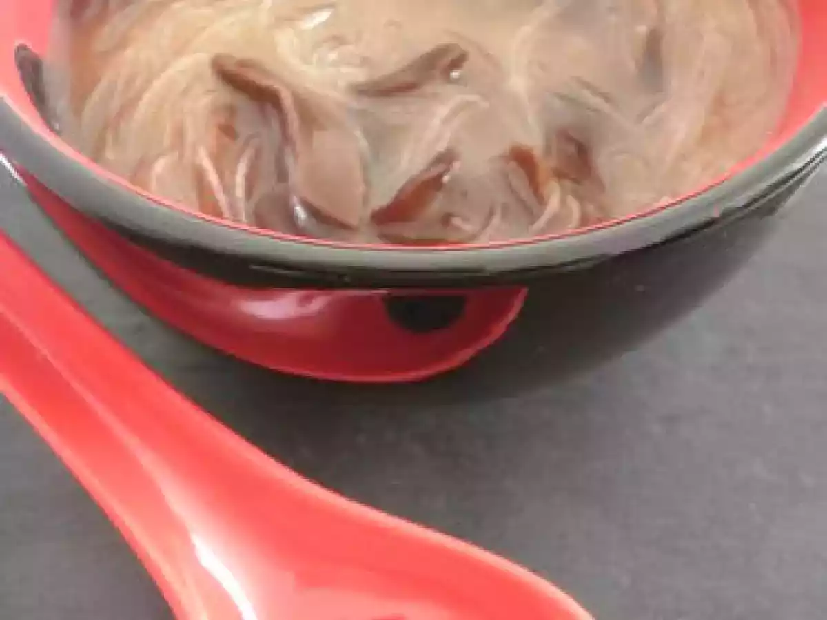 Soupe aux vermicelles de soja et champignons noirs.