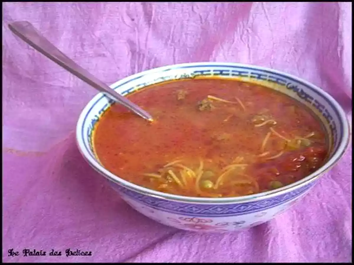 Soupe aux vermicelles, petits pois et boulettes de viande - photo 2