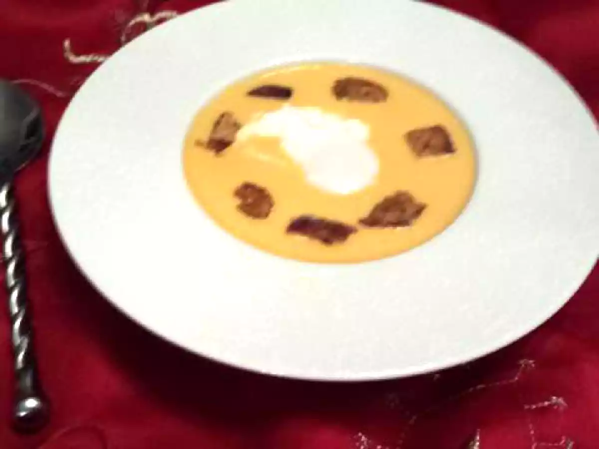 Soupe butternut, oeuf poché et croûtons maison