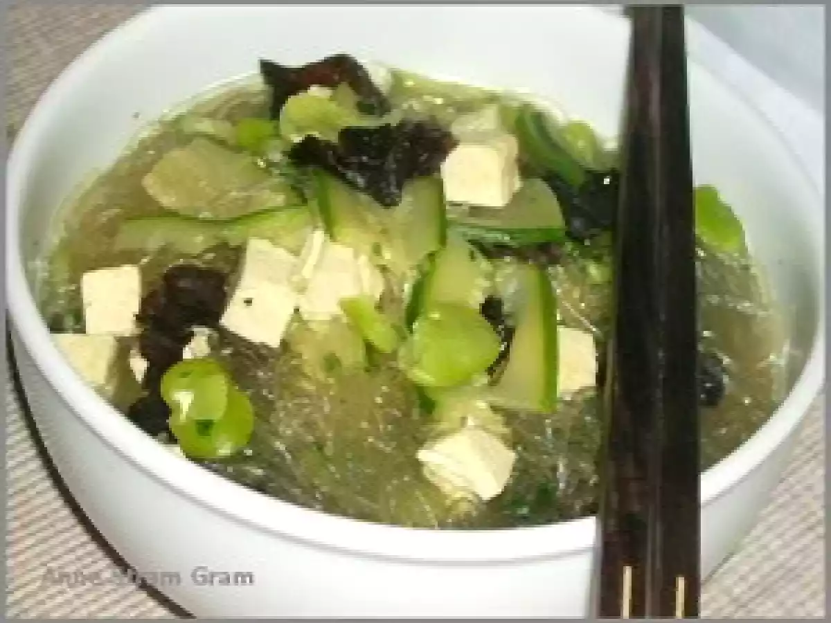 Soupe chinoise aux vermicelles et au tofu