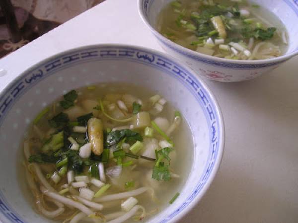 Soupe d'asperges au crabe