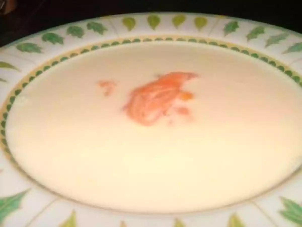 Soupe d'asperges blanches et saumon fumé