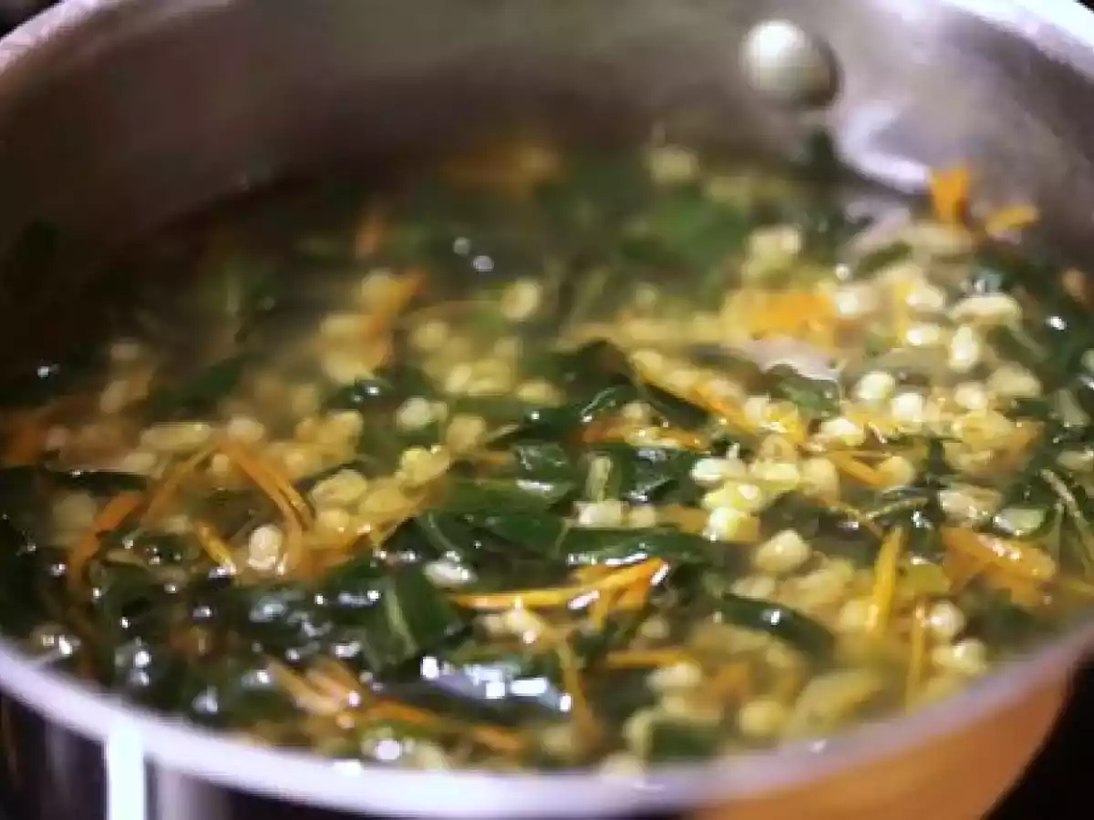 Soupe d'orge aux blettes et aux carottes